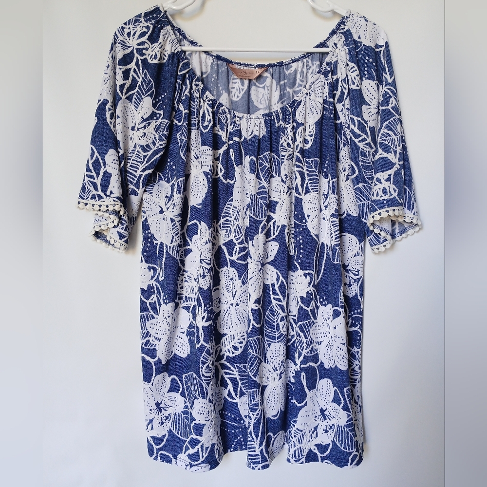 SJS Womens Floral Print 1X Blue/White Blouse